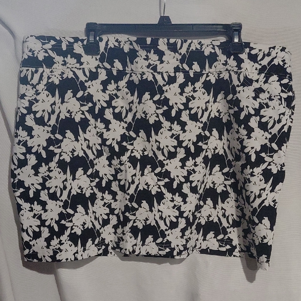 Mario Serrani Black and White Floral Mini Skirt
